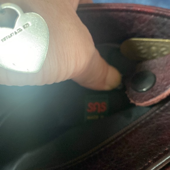 SAS leather hobo bag wine color beautiful leather and beautiful condition - Picture 8 of 8